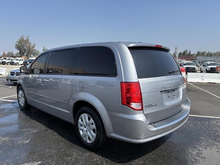 2017-dodge-grand-caravan-image-4