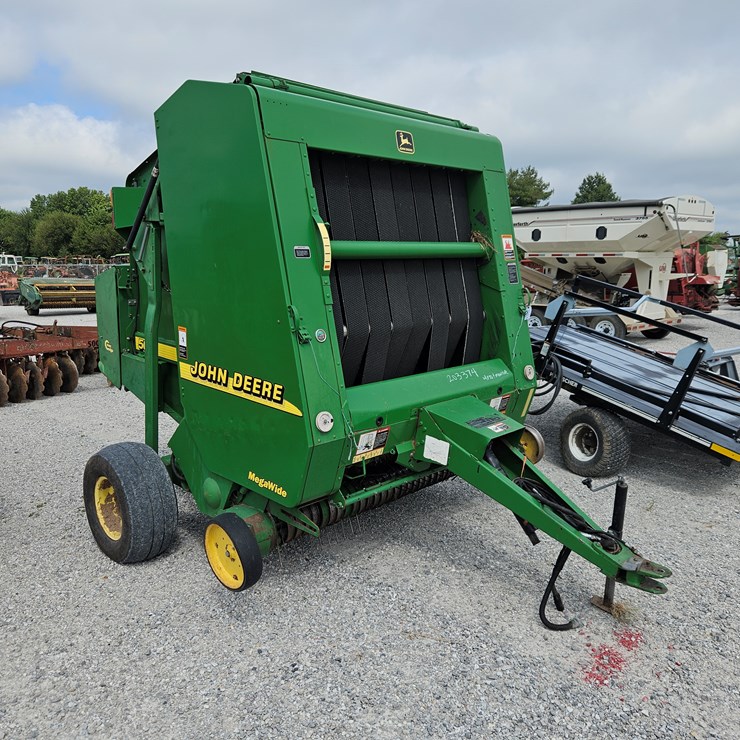 2001 JOHN DEERE 567