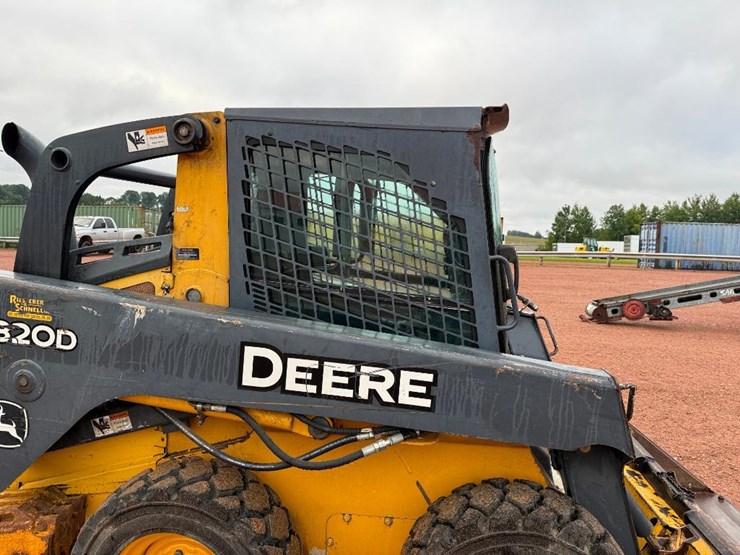 2010-deere-320d-image-20
