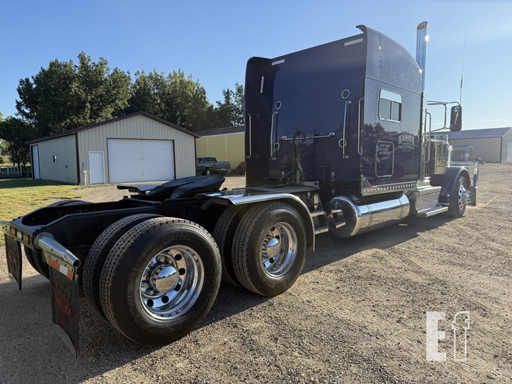 2021-peterbilt-389-image-52