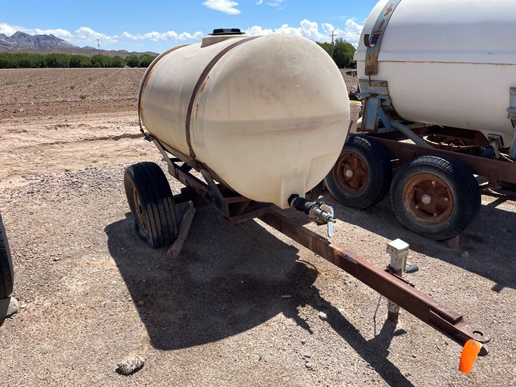 #9135-•-300-gallon-fertilizer-tank-image-1