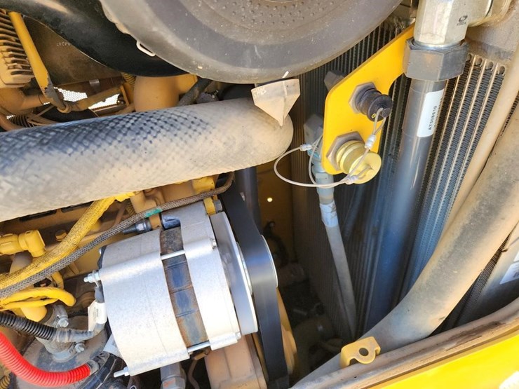2023-deere-700l-image-34