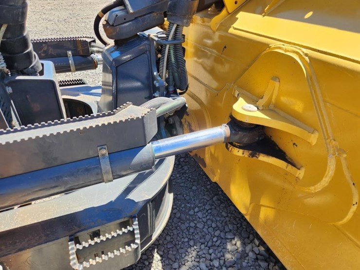 2023-deere-700l-image-19