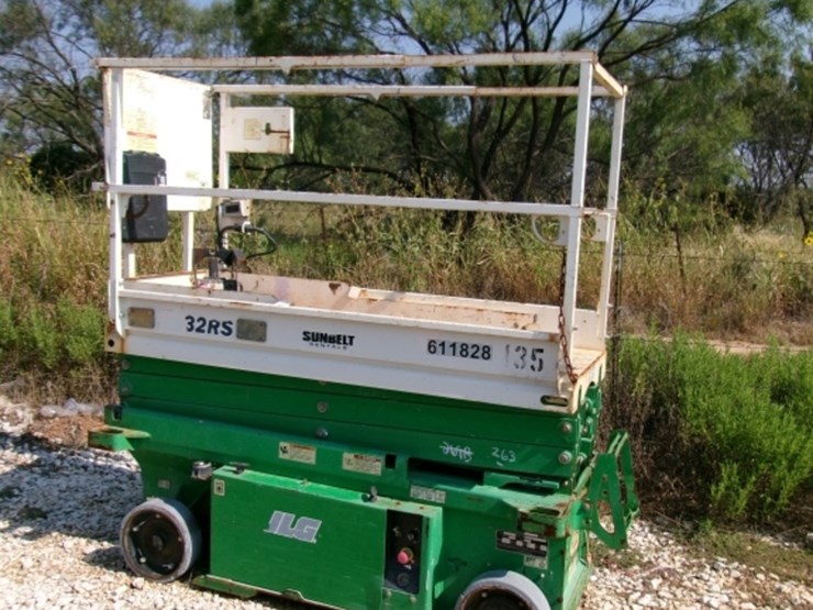 jlg-932rs-scissor-lift-image-1