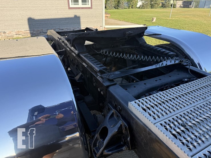 2021-peterbilt-389-image-43