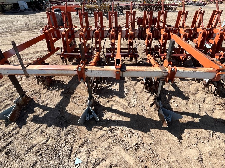 #9101-•-3-pt-field-cultivator,-4-row-custom-w/gallina-units-image-7