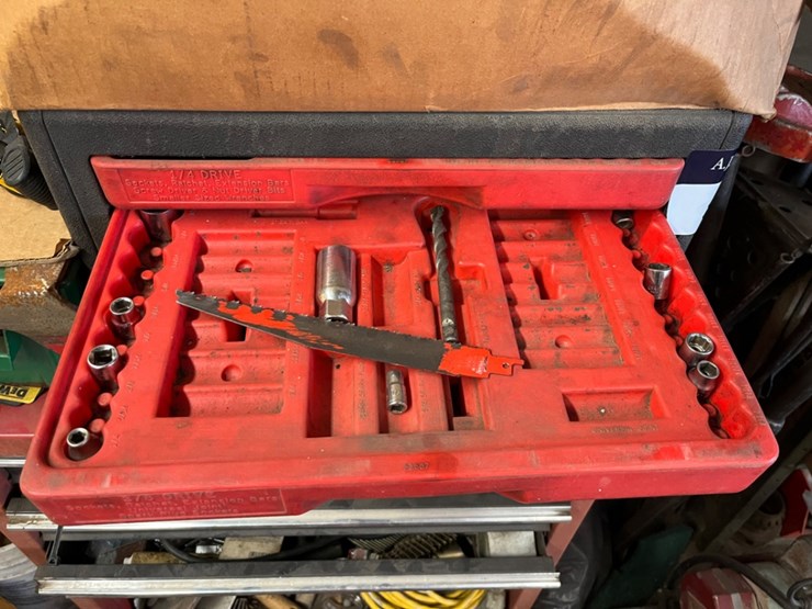 group-of-(2)-tool-chests-w/-contents-image-4
