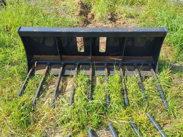wolverine---63"-xtreme-manure-fork-attachment-mf-13-63w---skid-steer-image-1