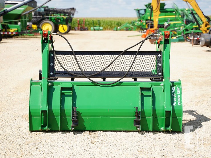 2025-john-deere-640-image-6