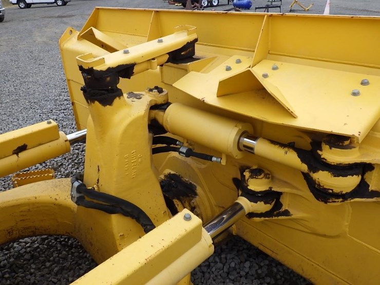 komatsu-d61ex-24-image-13