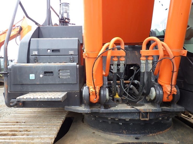 2015-hitachi-zx350lc-6n-image-14