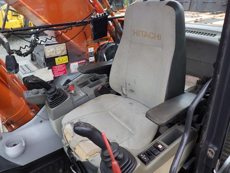 2015-hitachi-zx350lc-6n-image-32