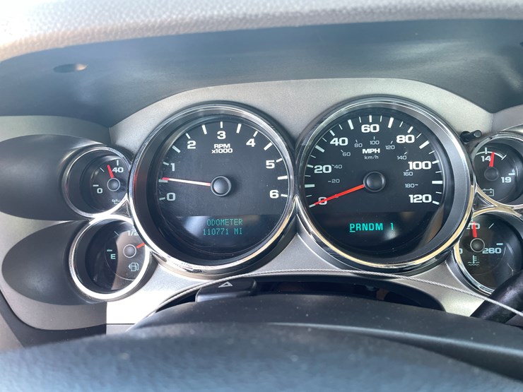 2011-chevrolet-silverado-2500-image-28