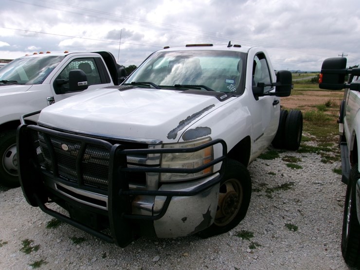 2009-chev-1t-s.cab-cab-&-chassis-image-1