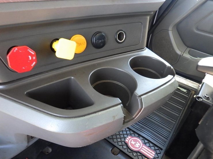 2017-kenworth-t880-image-31
