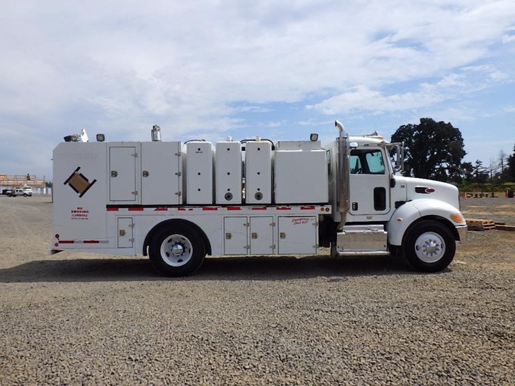 2016-peterbilt-pb337-s/a-fuel-&-lube-truck-image-3