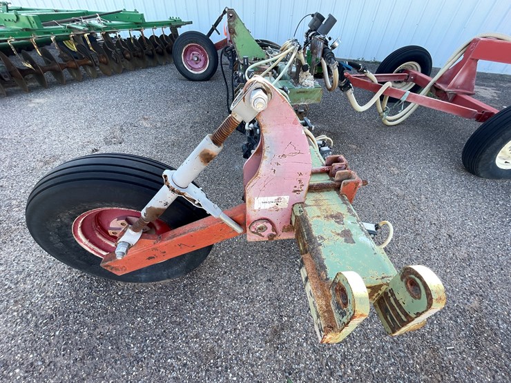 #9020-•-custom-4-row-liquid-fertilizer-applicator-w/pup-tank-image-4