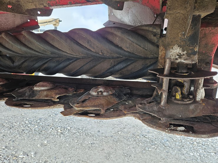 2018-new-holland-310-image-11