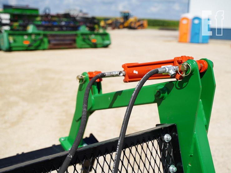 2025-john-deere-640-image-13