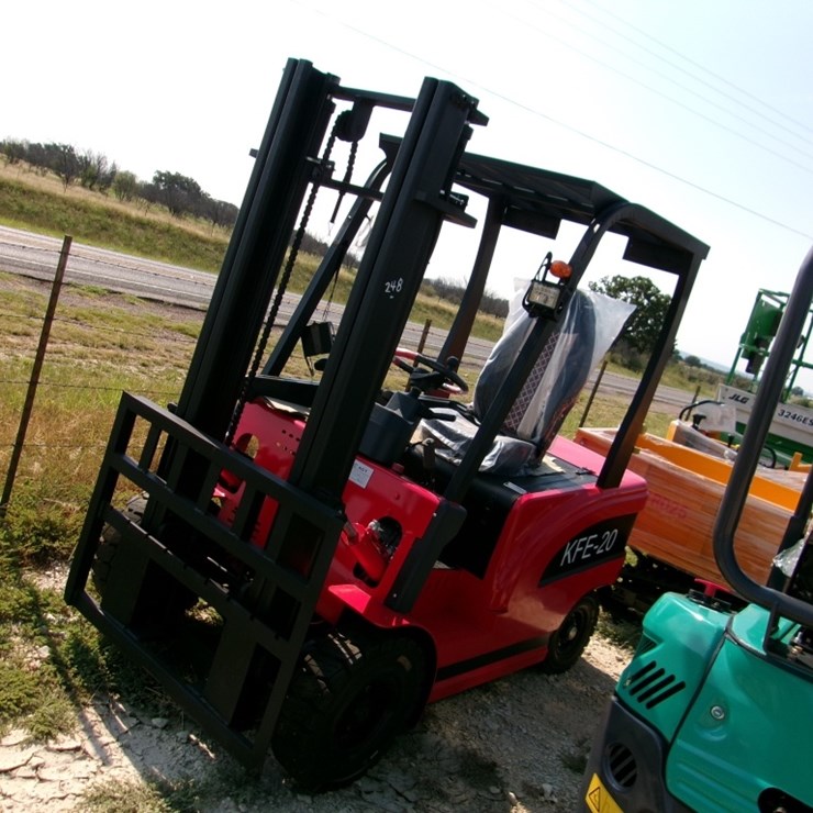 AGT INDUSTRIAL KFE-20 FORK LIFT