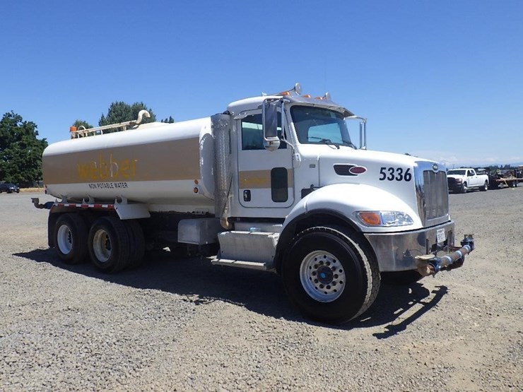2015-peterbilt-pb348-16'-t/a-water-truck-image-2