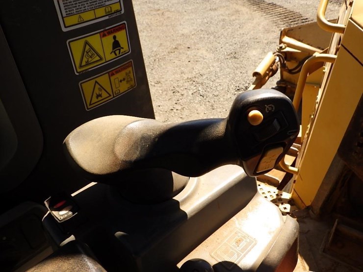 2011-caterpillar-d7e-image-40