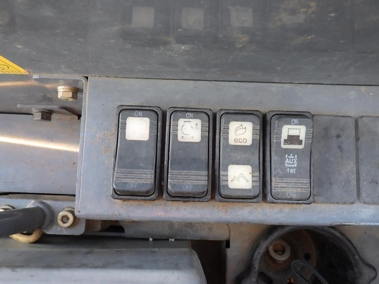 2020-takeuchi-tb230-image-29