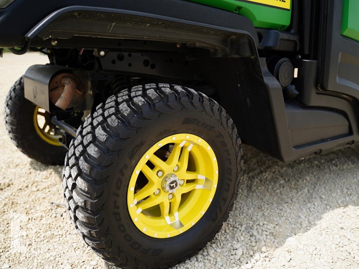 2023-john-deere-gator-xuv-835r-image-19