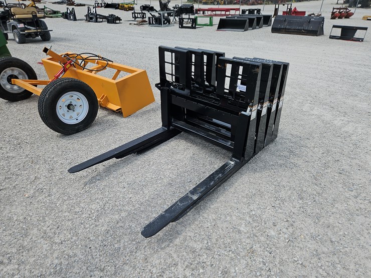 #203154-•-new-wt-pallet-forks-image-1