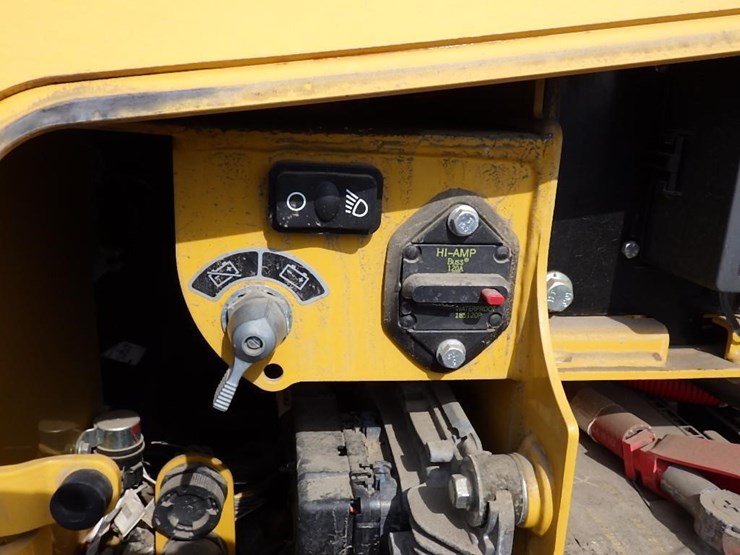 2021-deere-450k-lgp-image-35