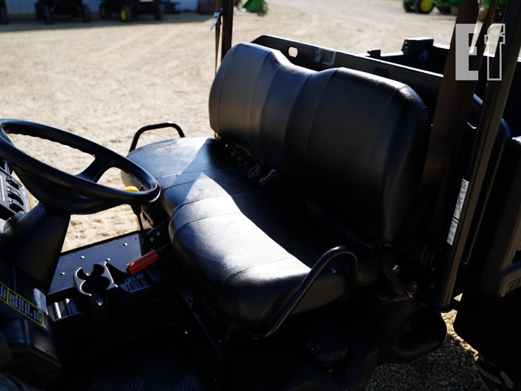 2017-john-deere-gator-xuv-825i-image-21