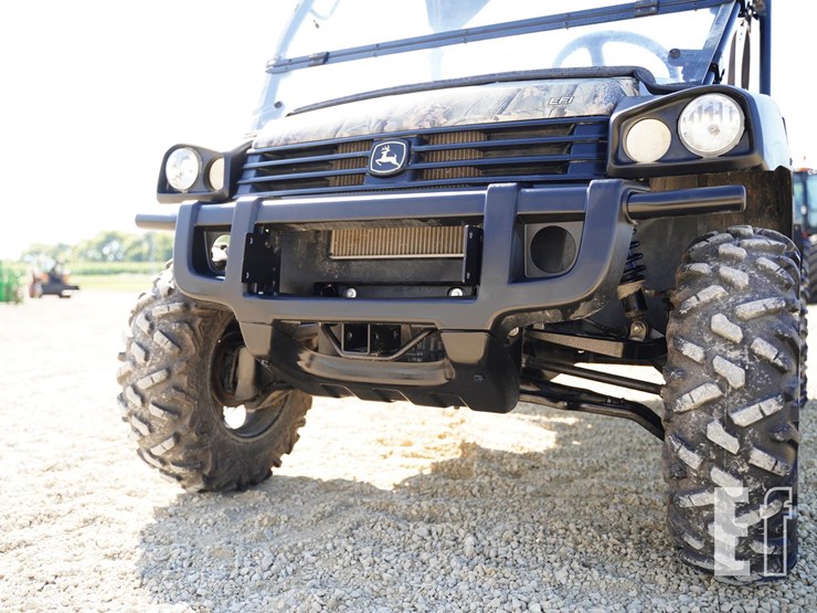 2017-john-deere-gator-xuv-825i-image-12