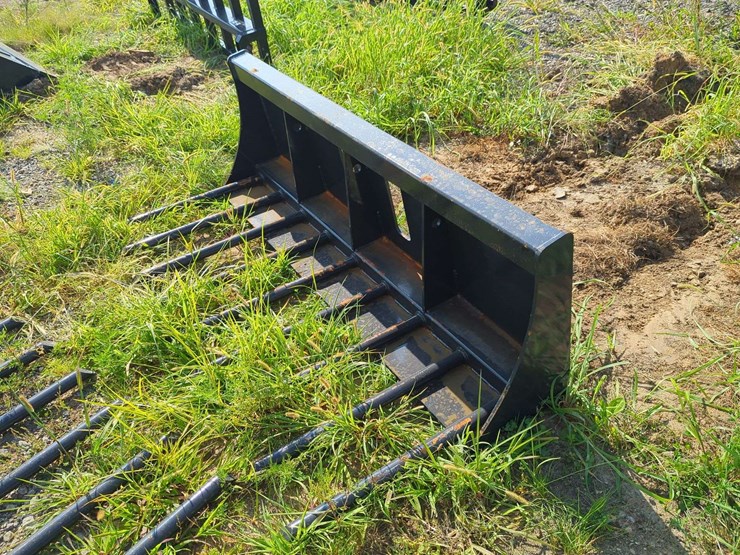 wolverine---63"-xtreme-manure-fork-attachment-mf-13-63w---skid-steer-image-2