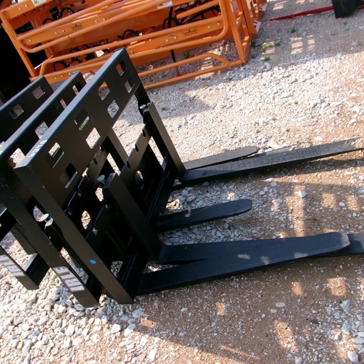 IRLF PALLET FORKS F/ SKID STEER