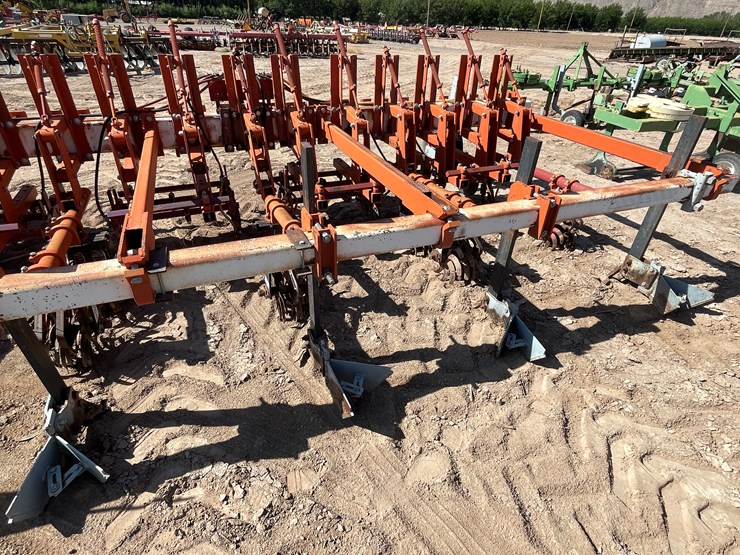 #9101-•-3-pt-field-cultivator,-4-row-custom-w/gallina-units-image-8