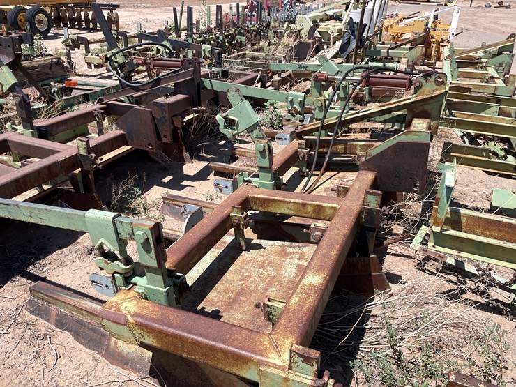 #9045-•-darbyshire-3-pt,-4-row-bedding-unit-image-22