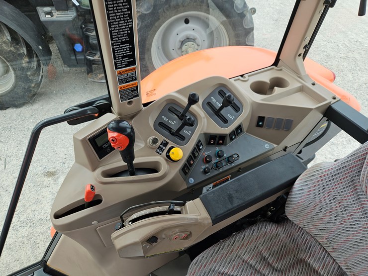2015-kubota-m135x-image-17