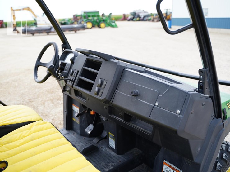 2019-john-deere-gator-xuv-835m-image-26