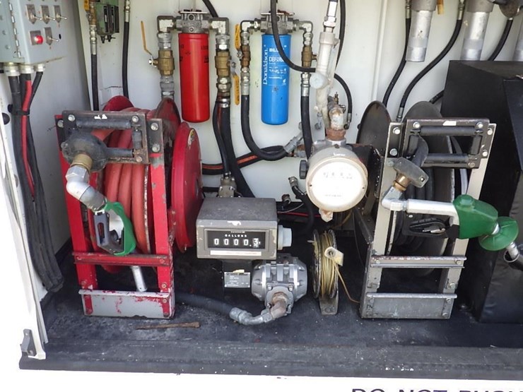 2016-peterbilt-pb337-s/a-fuel-&-lube-truck-image-23