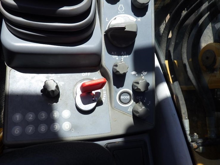 2016-deere-300g-lc-image-35