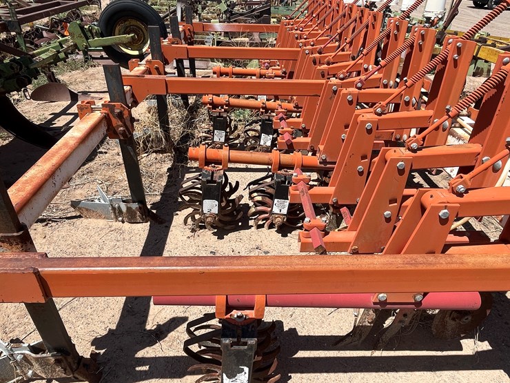 #9101-•-3-pt-field-cultivator,-4-row-custom-w/gallina-units-image-34