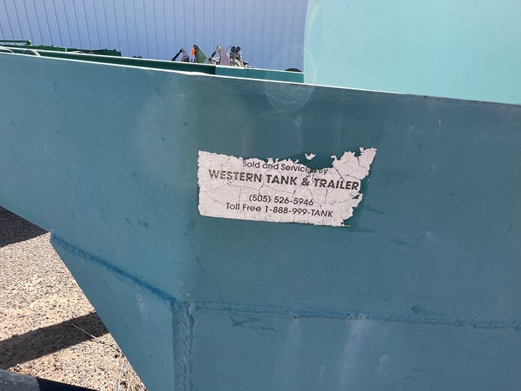#9021-•-western-tank-liquid-fertilizer-on-4-wheel-wagon-image-9