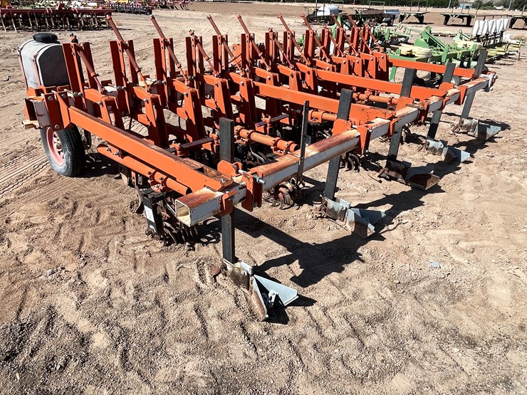 #9101-•-3-pt-field-cultivator,-4-row-custom-w/gallina-units-image-6