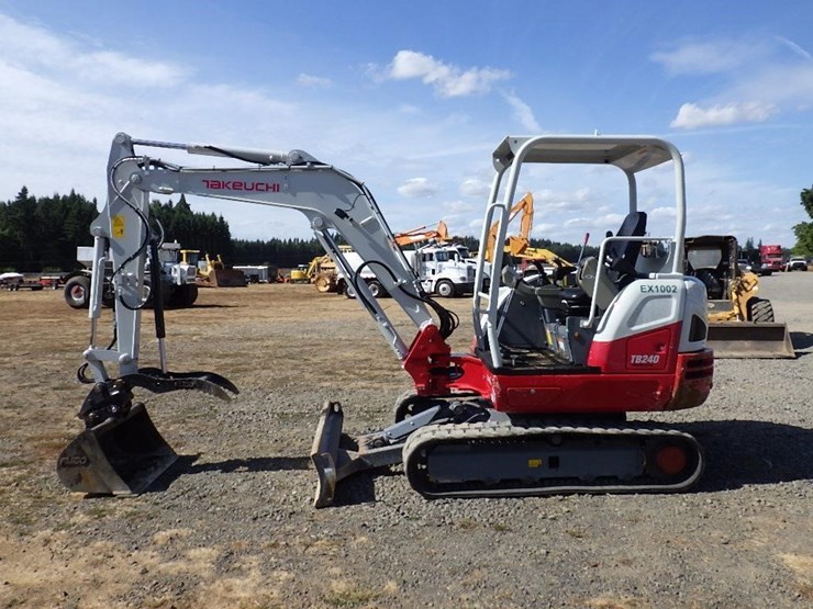 2021-takeuchi-tb240-image-6