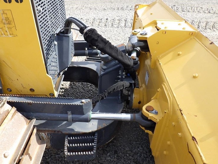 2021-deere-450k-lgp-image-13