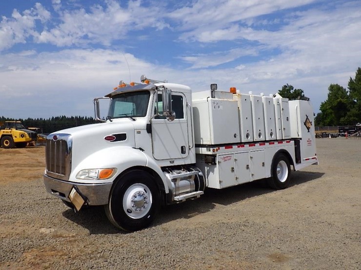 2016-peterbilt-pb337-s/a-fuel-&-lube-truck-image-1