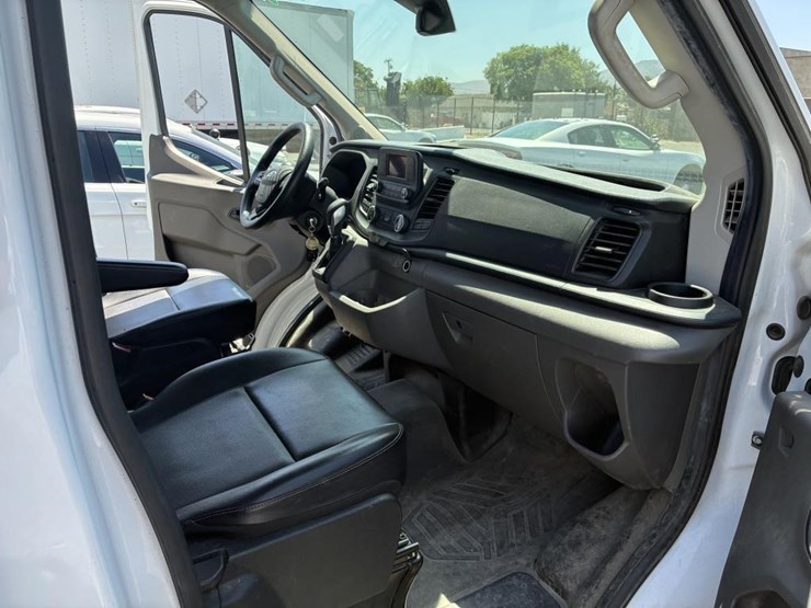 2021-ford-transit-image-8
