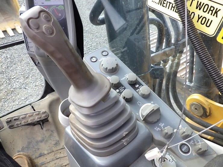 2016-deere-300g-lc-image-33