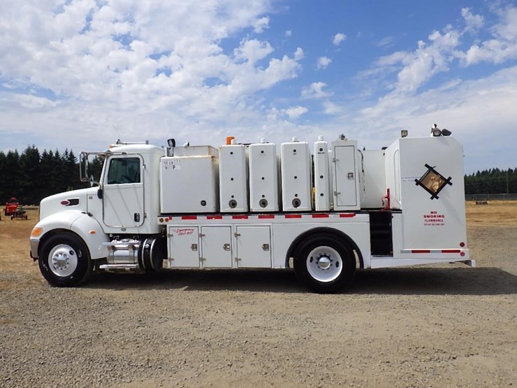 2016-peterbilt-pb337-s/a-fuel-&-lube-truck-image-6