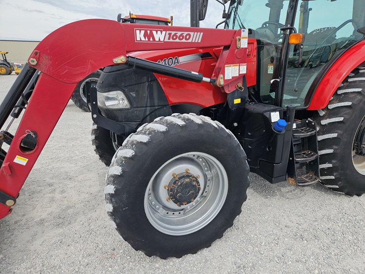 2015-case-ih-farmall-140a-image-6